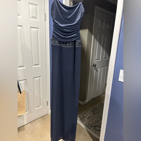 Event gown - Picture 1 of 7